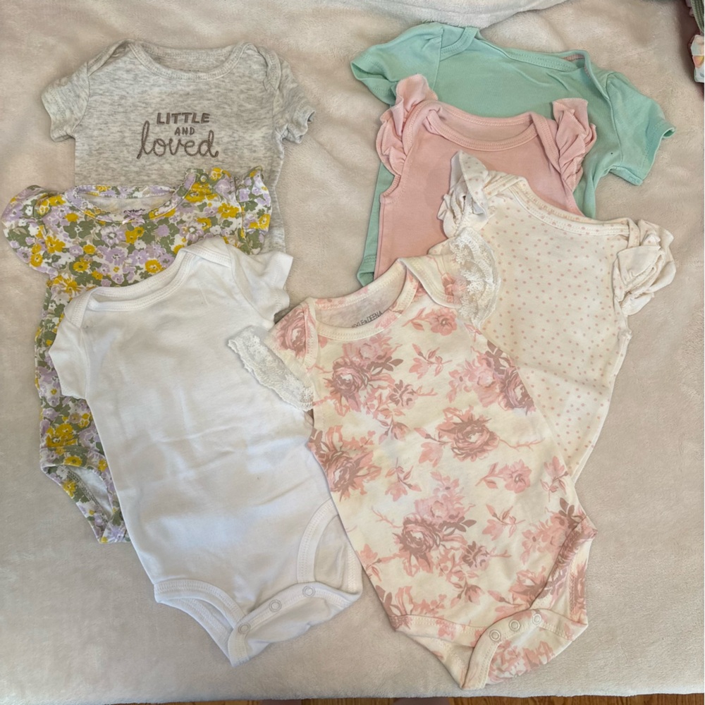 0-3 month baby girl onesies short sleeve Carters Kyle and Deena floral